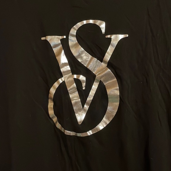 •VICTORIA'S SECRET•BLACK SILVER METALLIC VS LOGO SHORT SLEEVE TSHIRT SIZE SMALL - Picture 2 of 4